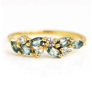 18K GOLD RING WITH ZIRCON LEAF DESIGN